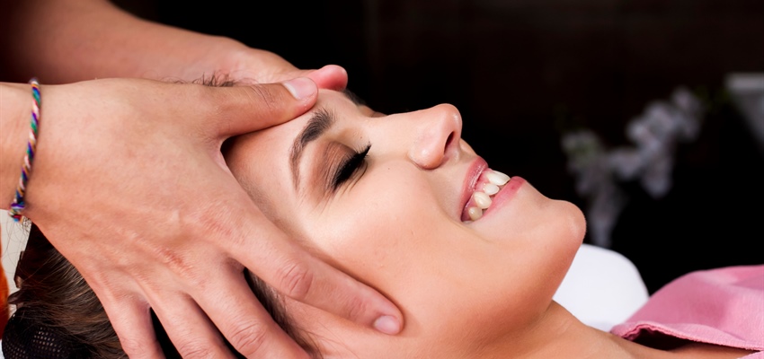 Bindweefsel-massage-face bij Beauty by Dr. Don